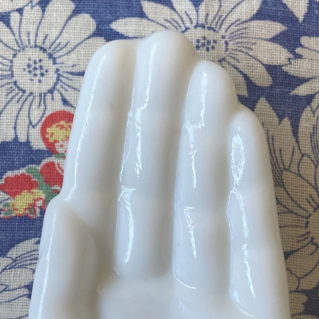 Avon ミルクガラス　ハンドトレイ