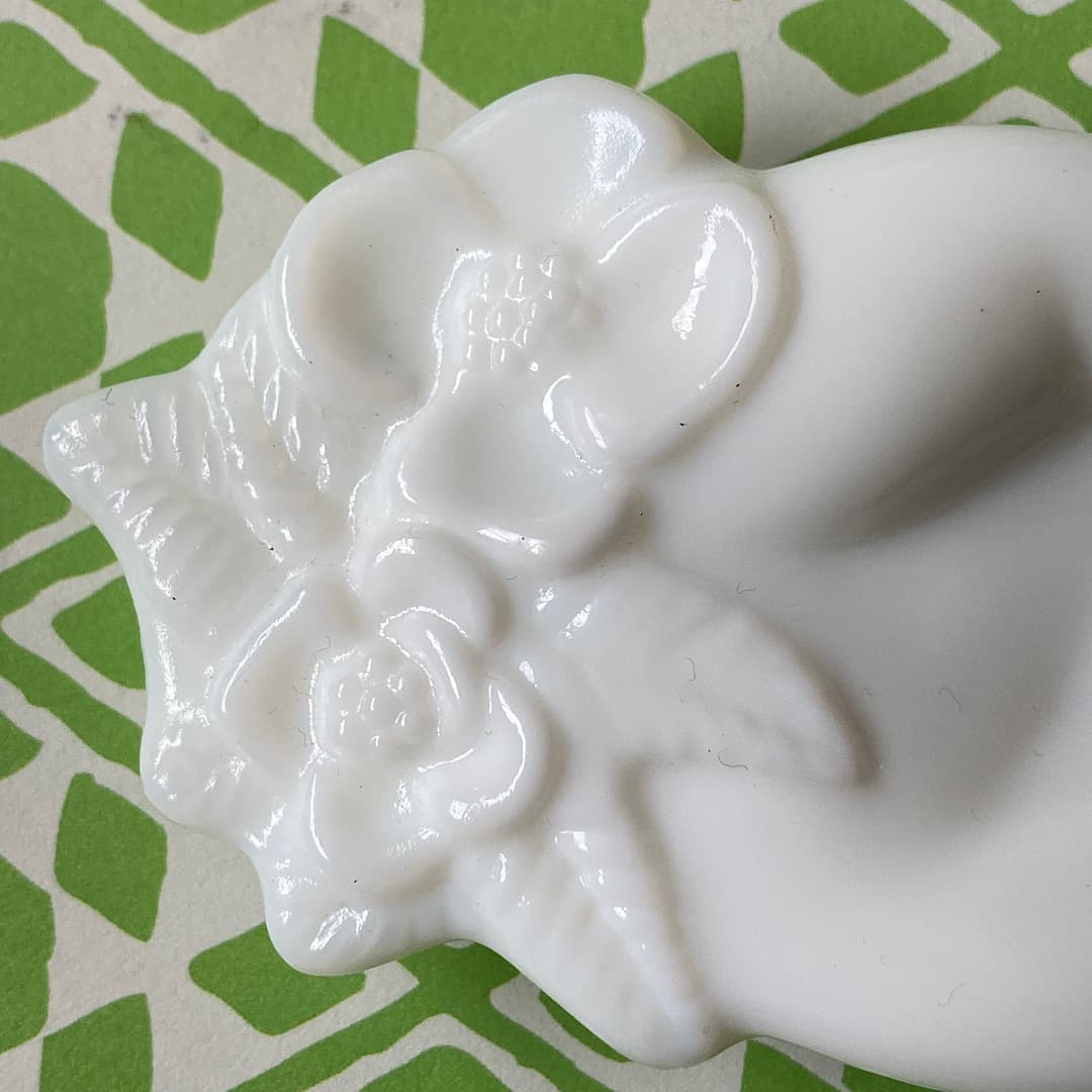 Avon ミルクガラス　ハンドトレイ