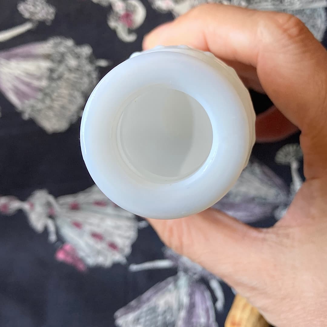 Avon ミルクガラス　ハンドトレイ