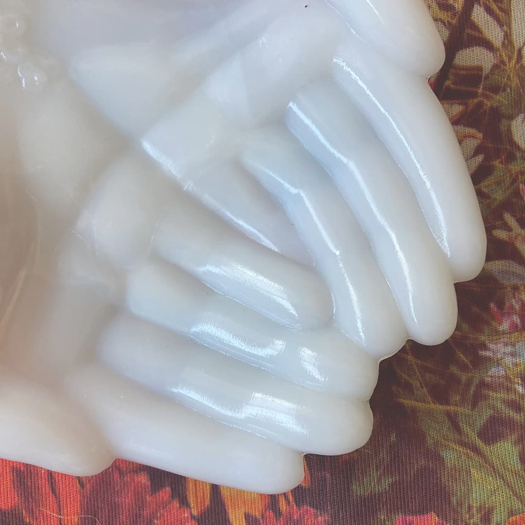 Avon ミルクガラス　ハンドトレイ