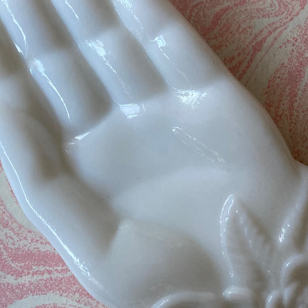 Avon ミルクガラス　ハンドトレイ