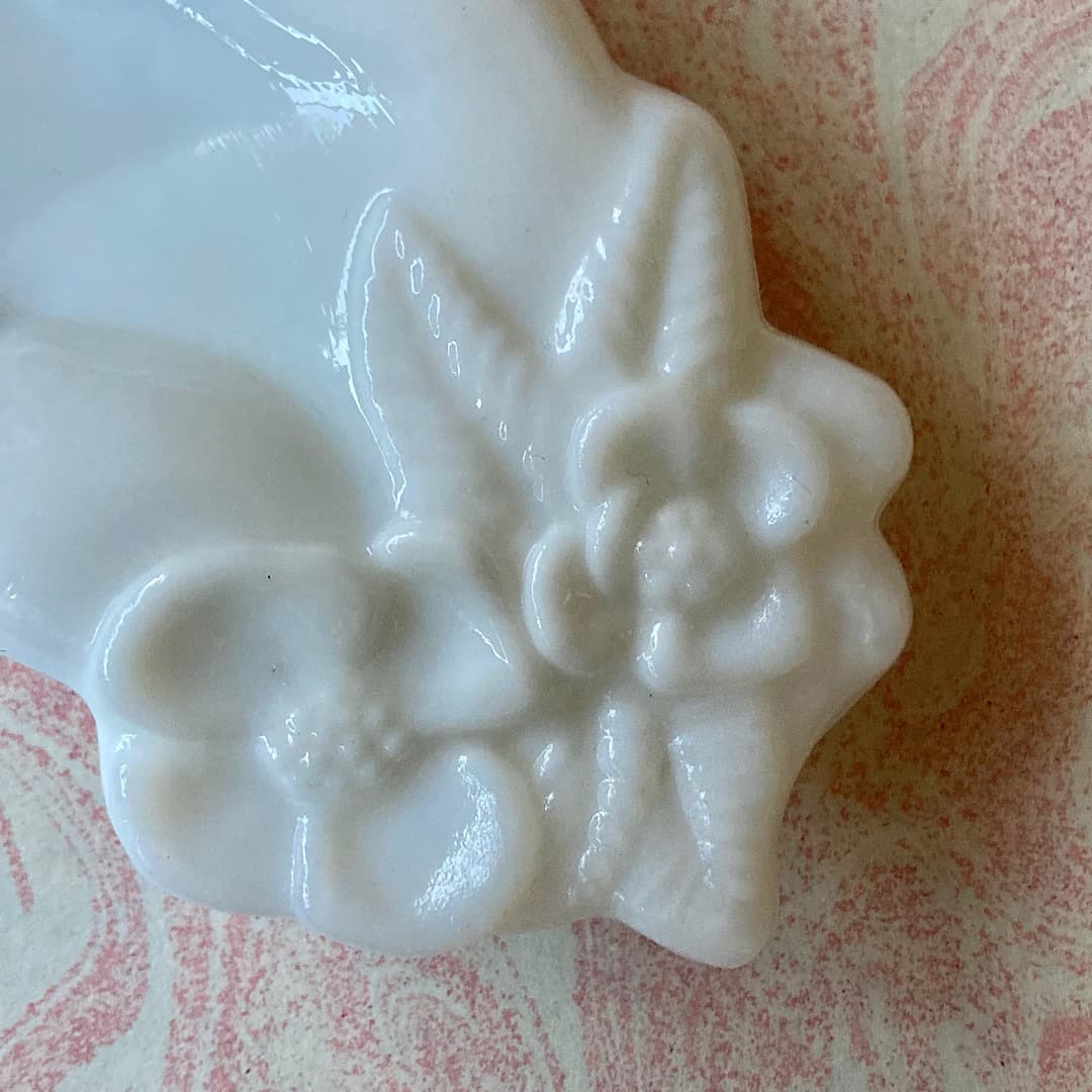 Avon ミルクガラス　ハンドトレイ