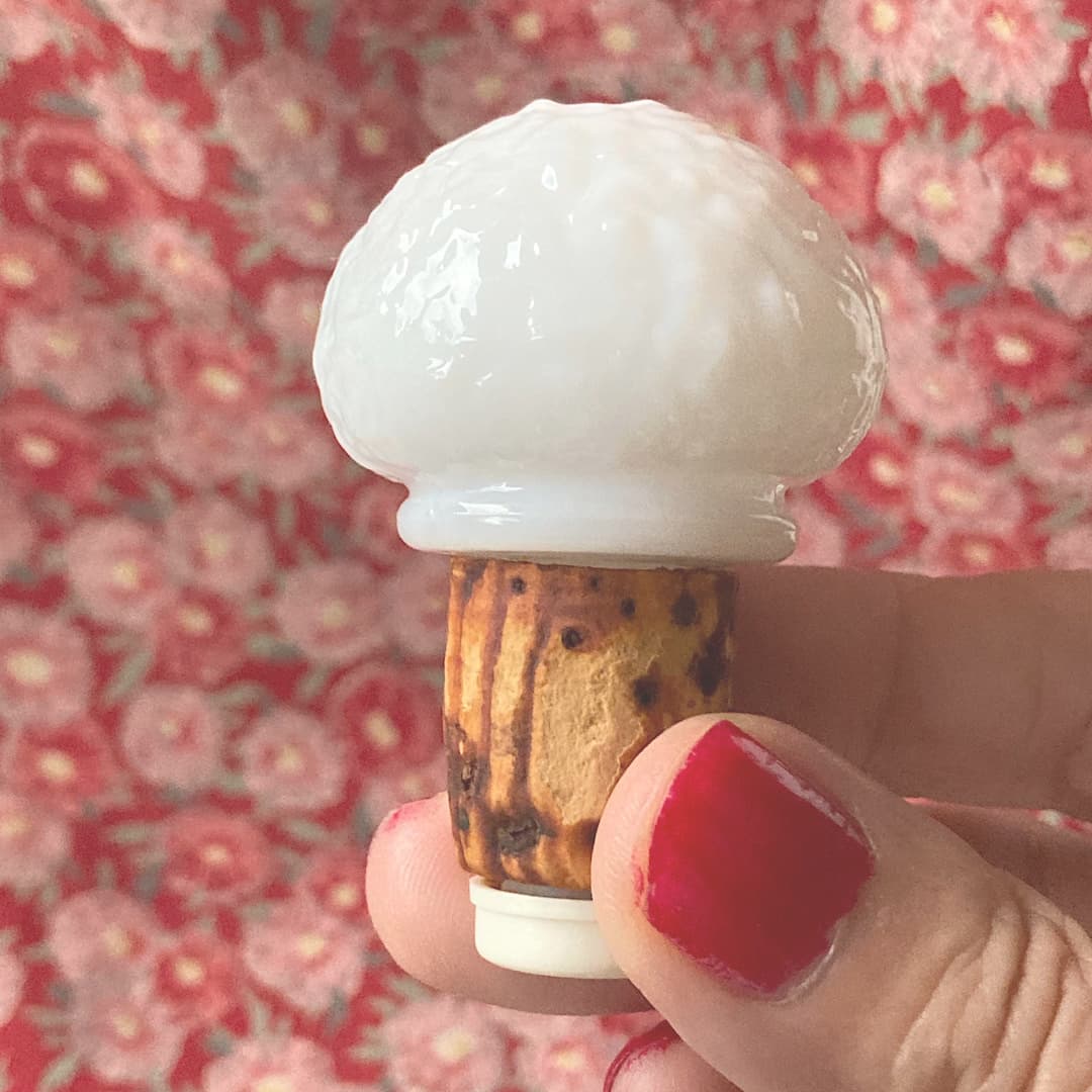 Avon ミルクガラス　ハンドトレイ