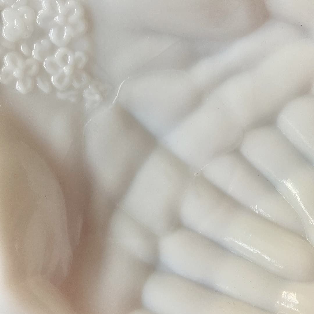 Avon ミルクガラス　ハンドトレイ