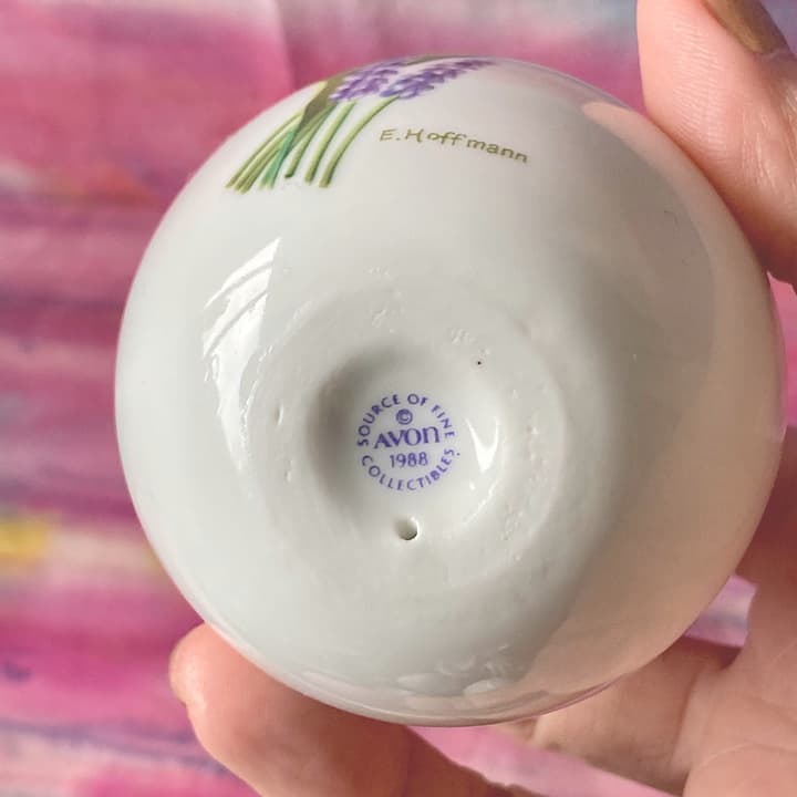 Avon ミルクガラス　ハンドトレイ