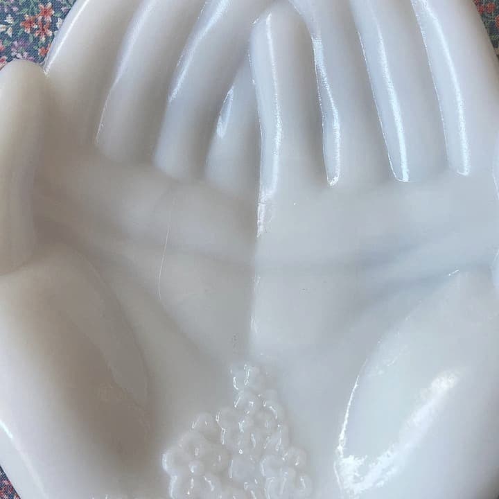 Avon ミルクガラス　ハンドトレイ