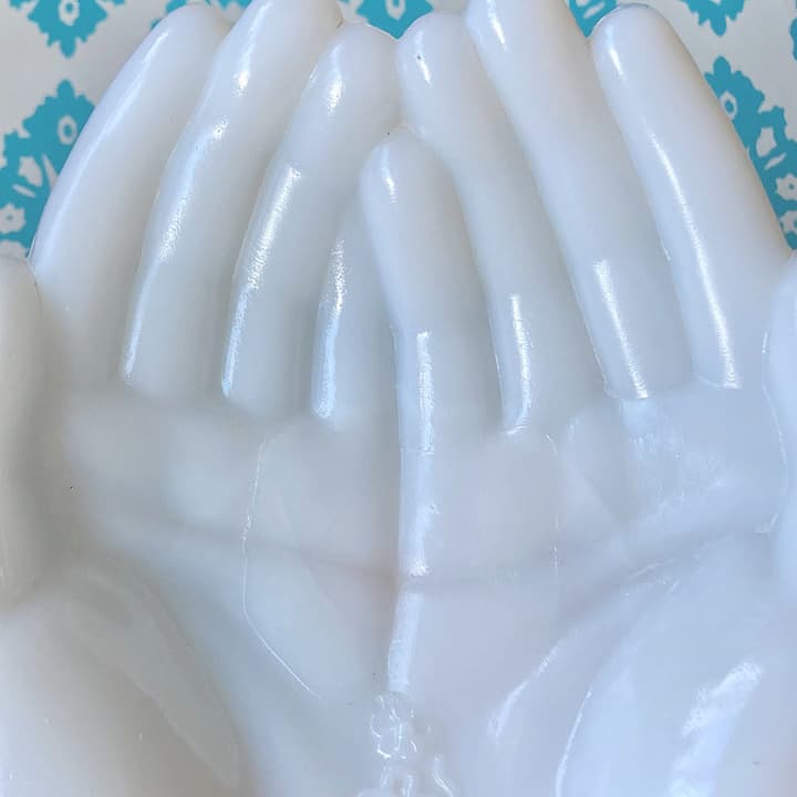 Avon ミルクガラス　ハンドトレイ