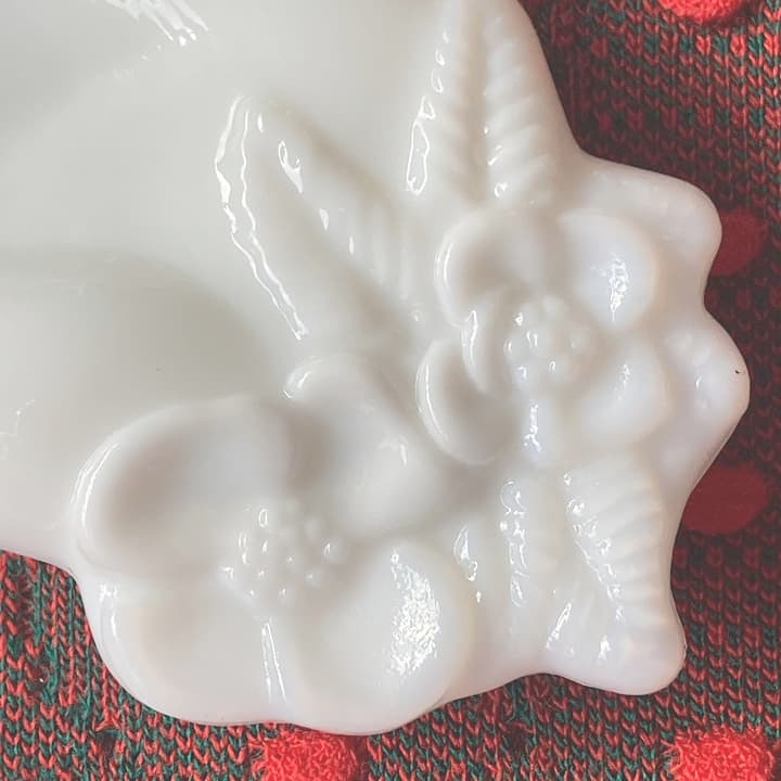 Avon ミルクガラス　ハンドトレイ