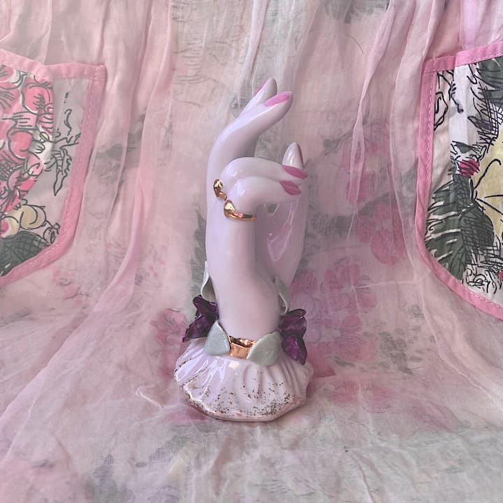 ピースのハンドオブジェ