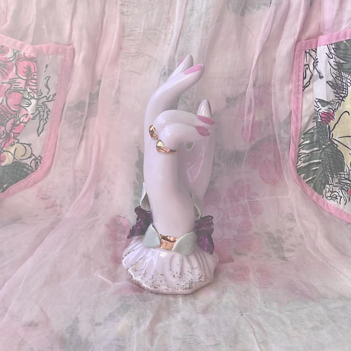 ピースのハンドオブジェ