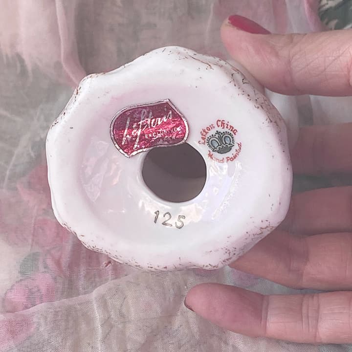 ピースのハンドオブジェ