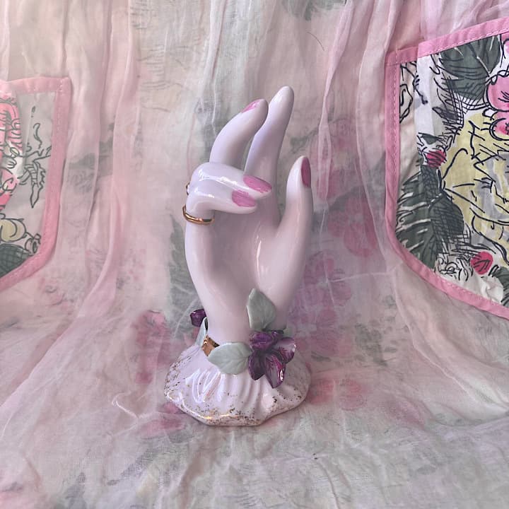 ピースのハンドオブジェ