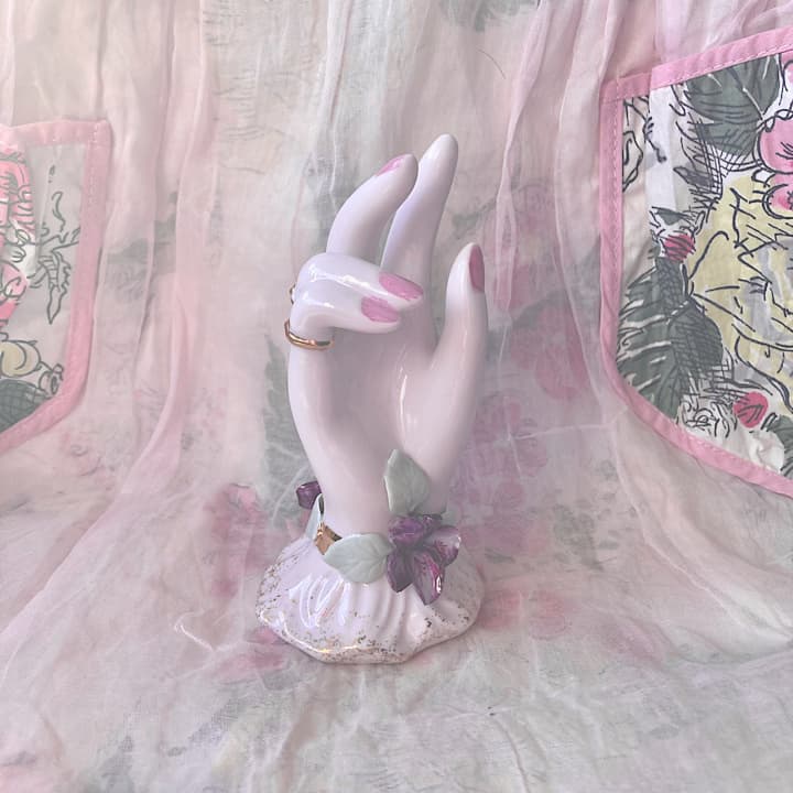 ピースのハンドオブジェ