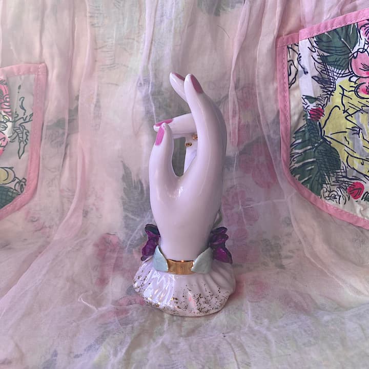 ピースのハンドオブジェ
