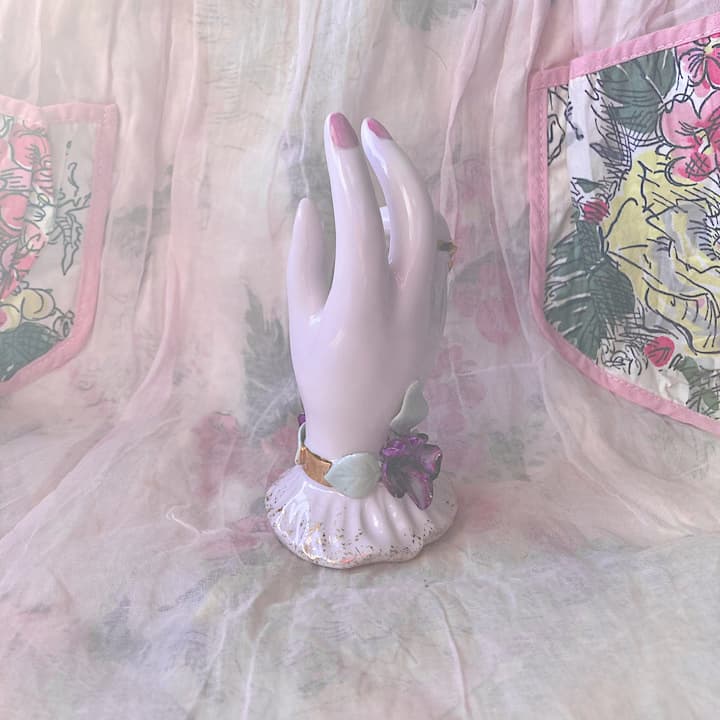 ピースのハンドオブジェ