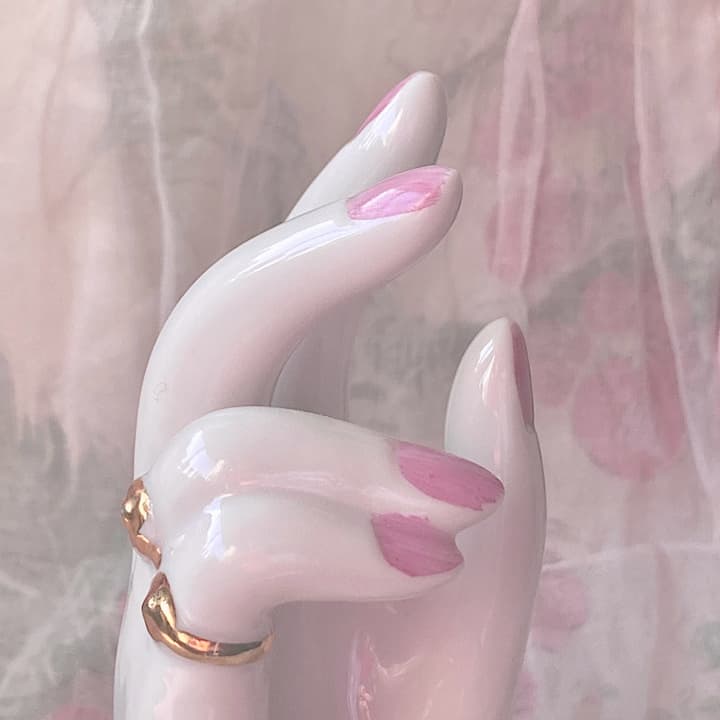 ピースのハンドオブジェ